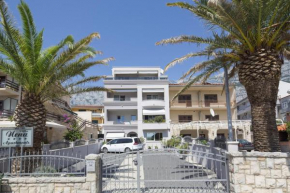 Apartments by the sea Makarska - 20587